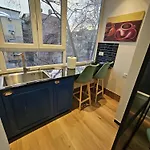 Central Apartment Myslym Shyri Street With Balcony